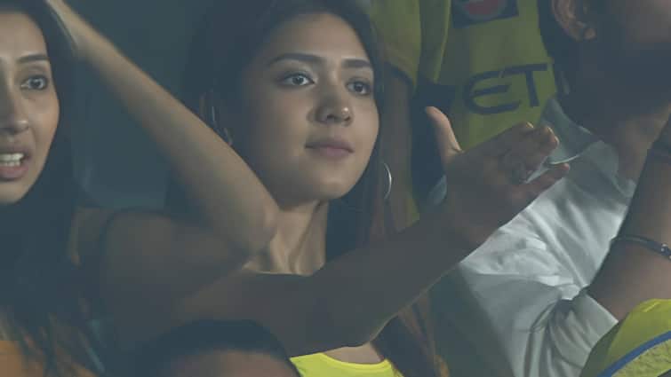 Female fans who became social media sensation overnight just like aaryapriya bhuyam viral girl ms dhoni wicket ipl 2025 csk vs rr