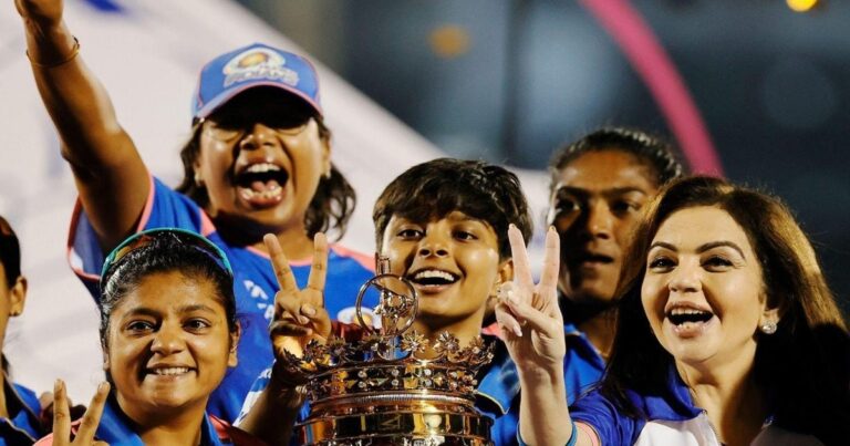 Charlotte Edwards Mumbai Indians को करारा झटका, बीच IPL हेड कोच ने दिया इस्तीफा, चला गया अपने घर