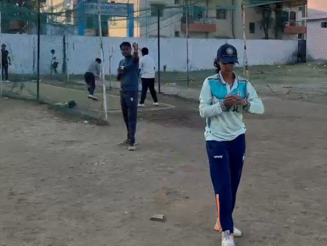 Mandla’s spinner Shuchi selected in women’s cricket team | गली क्रिकेट से शुरुआत, अब टीम इंडिया के लिए खेलेंगी: एमपी की शुचि का बीसीसीआई ने किया सिलेक्शन; श्रीलंका में लेफ्ट ऑर्म स्पिन गेंदबाजी करेगी – Mandla News