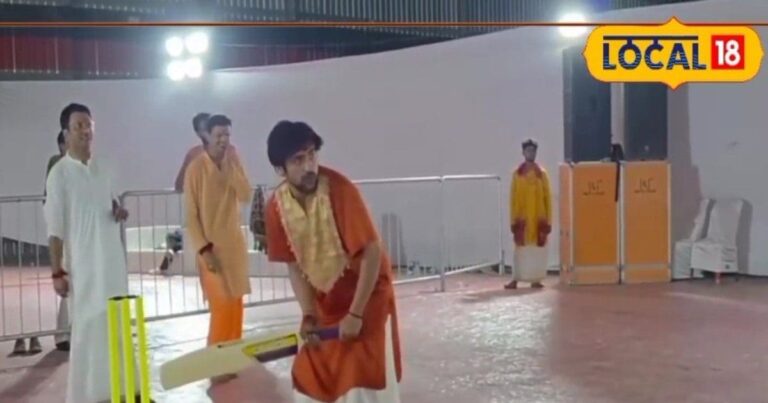 जब पंडित धीरेन्द्र शास्त्री ने सहवाग की गेंदों पर ठोके चौके, क्रिकेट फैंस हुए हैरान