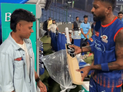 Chandigarh Kashvi Indian Women’s Cricket Team Hardik Pandya Gift Bat Update | चंडीगढ़ की काशवी को हार्दिक ने दिया बैट: दिल्ली में मैच से पहले की मुलाकात; पांड्या बोले– इंज्वाय! इंडिया के लिए खेलो – Chandigarh News