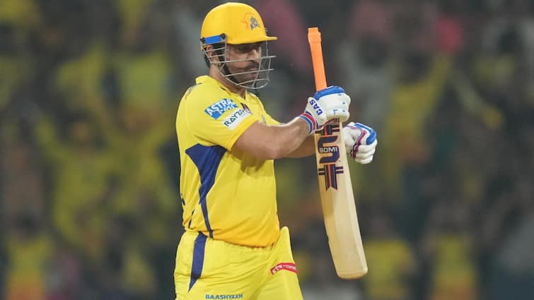 ipl 2025 csk captain ms dhoni angry on umpire after defeat to mumbai indians watch video